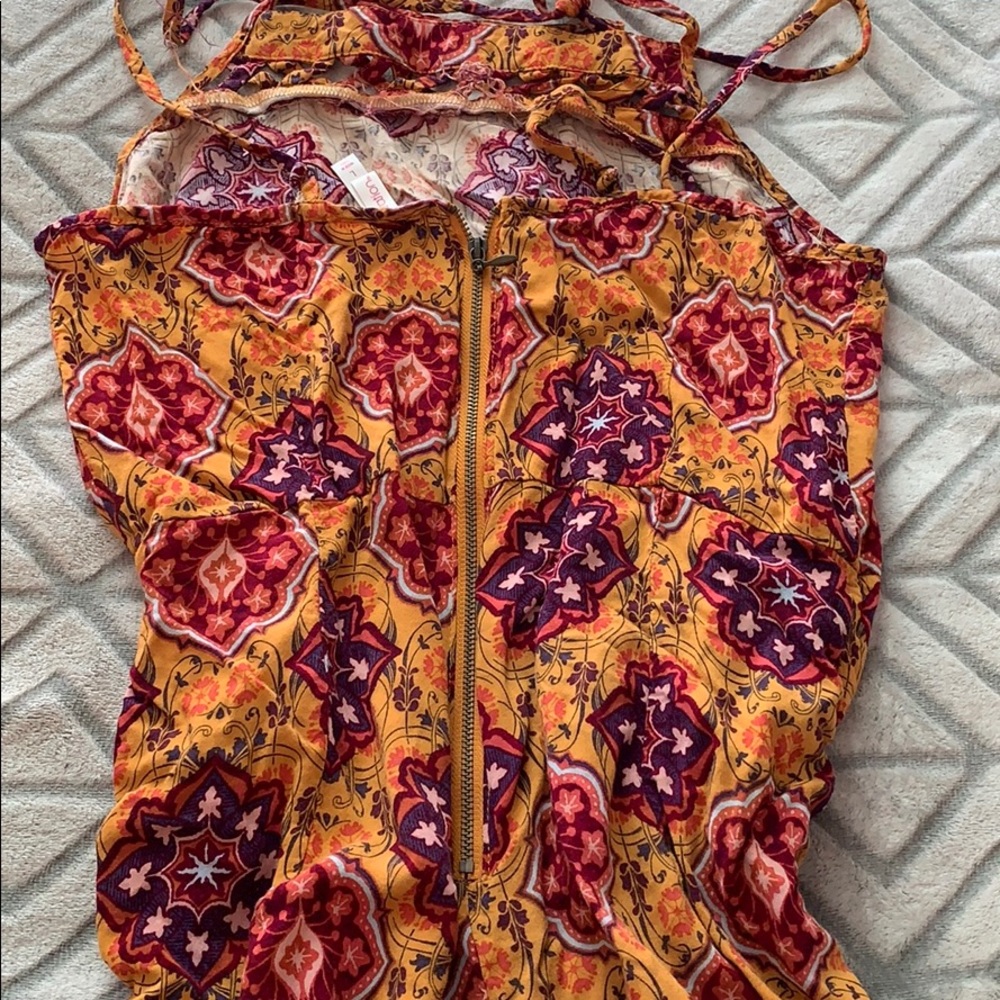 Adorable, Flowy, Patterned Romper! - image 5